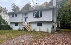 2106 Freedom Way, Pocono Summit, PA 18346