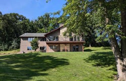 2155 Twin Springs Road, Decorah, IA 52101