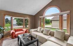 2212 Henna Avenue N, Oakdale, MN 55128