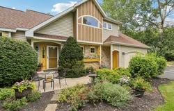 N67w32462 Wildwood Point Rd, Hartland, WI 53029