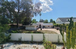 23460 Hatteras St, Woodland Hills, CA 91367