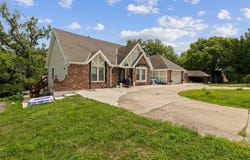 7007 Lakeshore Drive, Raytown, MO 64133