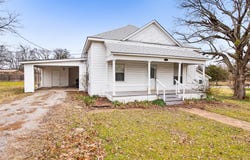 404 N Blanton, Whitewright, TX 75491