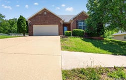 115 Birchtree Circle, St Robert, MO 65584