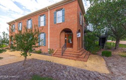 4001 Lakeland Drive, Jackson, MS 39232