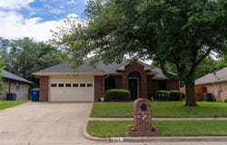 809 Oak Drive, Ennis, TX 75119