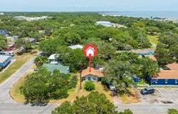 305 Broadway, ROCKPORT, TX 78382
