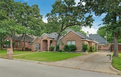 3402 Blue Forest Drive, Arlington, TX 76001