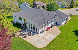 715 HICKORY VALLEY Court, DE PERE, WI 54115-3363