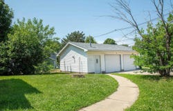 204 3rd Ave NW, Waverly, IA 50677