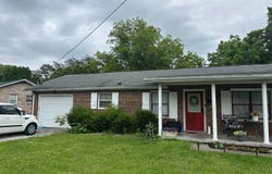 206 Bunker Ln, Oak Ridge, TN 37830