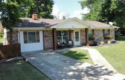 712 W Girard Street, Okemah, OK 74859