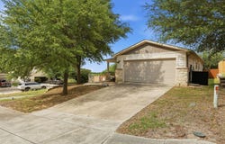 5776 MAXFLI DR, Schertz, TX 78108