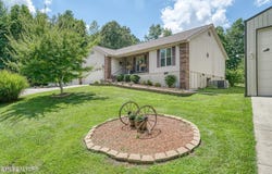 2051 Menasha Drive, Crossville, TN 38572