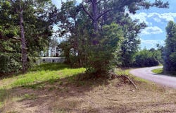 950 FEDDIE DAVIS Rd, Selmer, TN 38375-5460