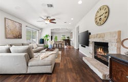 809 W South ST, Leander, TX 78641