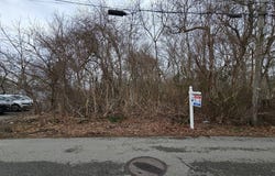 Holt Rd, Bourne, MA 02532