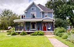 1104 W CEDAR ST, Cherokee, IA 51012