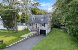 86 Lackawanna Blvd, Long Hill Twp., NJ 07933-1929
