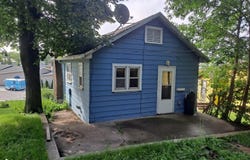 136 7th Ave N, Clear Lake, IA 50428
