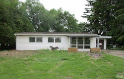 304 E Pickwick Drive, Syracuse, IN 46567