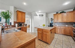 421 Roundrock Lane, Fort Worth, TX 76140
