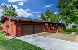 309 E H Avenue, Grundy Center, IA 50638