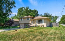 800 S Park Avenue, Oak Grove, MO 64075