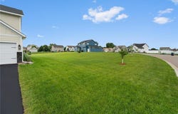 1581 Philipp Way, Shakopee, MN 55379