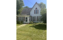 202-204 W Green Street, Fox Lake, WI 53933