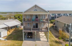 114 Seahorse Avenue, Surf City, NC 28445