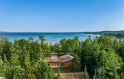 3846 Lee Point Road, Suttons Bay, MI 49682