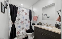 718 E 18Th St, Paterson City, NJ 07501-2332