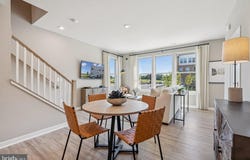 905A GLASGOW Lane, MANASSAS, VA 20111