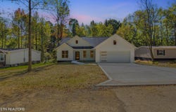 683 Hen Valley Rd, Oliver Springs, TN 37840