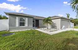 842 SE Chaloupe Avenue, Port Saint Lucie, FL 34983