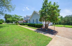 135 Meadow Drive, Lexington, TN 38351