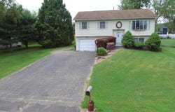 72 Magnolia Circle, Ravena, NY 12143