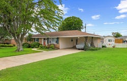 1105 Courtland Ave, Muscle Shoals, AL 35661