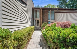 2 Maple Run Drive, Jericho, NY 11753