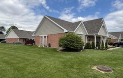 1524 New Castle Lane, Springfield, OH 45503