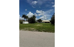 1661 Coral Point Dr lot: 13 + 14, CAPE CORAL, FL 33990
