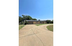 2015 Willard Drive, Altus, OK 73521