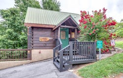 502 Chickasaw Gap Way, Pigeon Forge, TN 37863