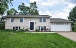 1825 HOLIDAY Drive, Pekin, IL 61554