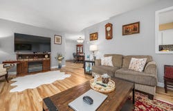 11 Rainbow Pond Dr, Walpole, MA 02081
