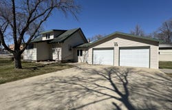 864 Utah Ave SE, Huron, SD 57350