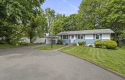 27 Cindy Ln, Braintree, MA 02184