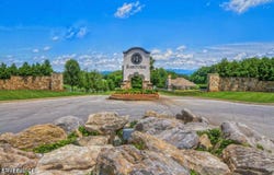 301 Goldcrest Drive, Vonore, TN 37885