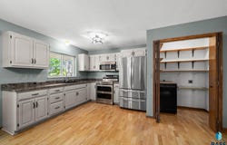 1001 Angel Ln, Canton, SD 57013